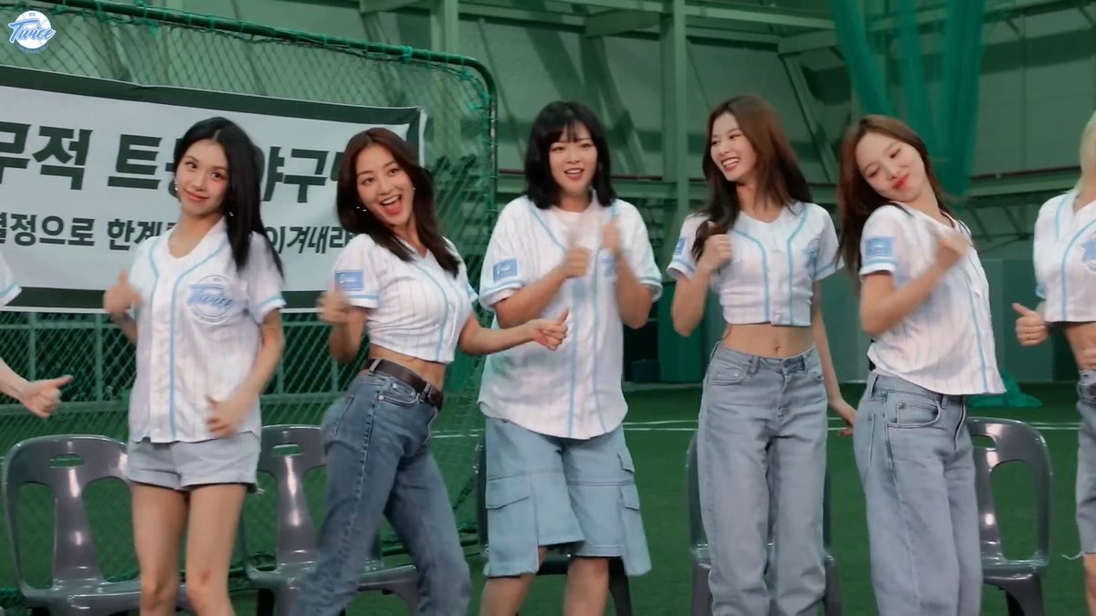 TWICE CAN'T STOP DOING THE VIRAL PIKKI PIKKI CHEERLEADER DANCE EVERY CHANCE THEY GET 😭😭