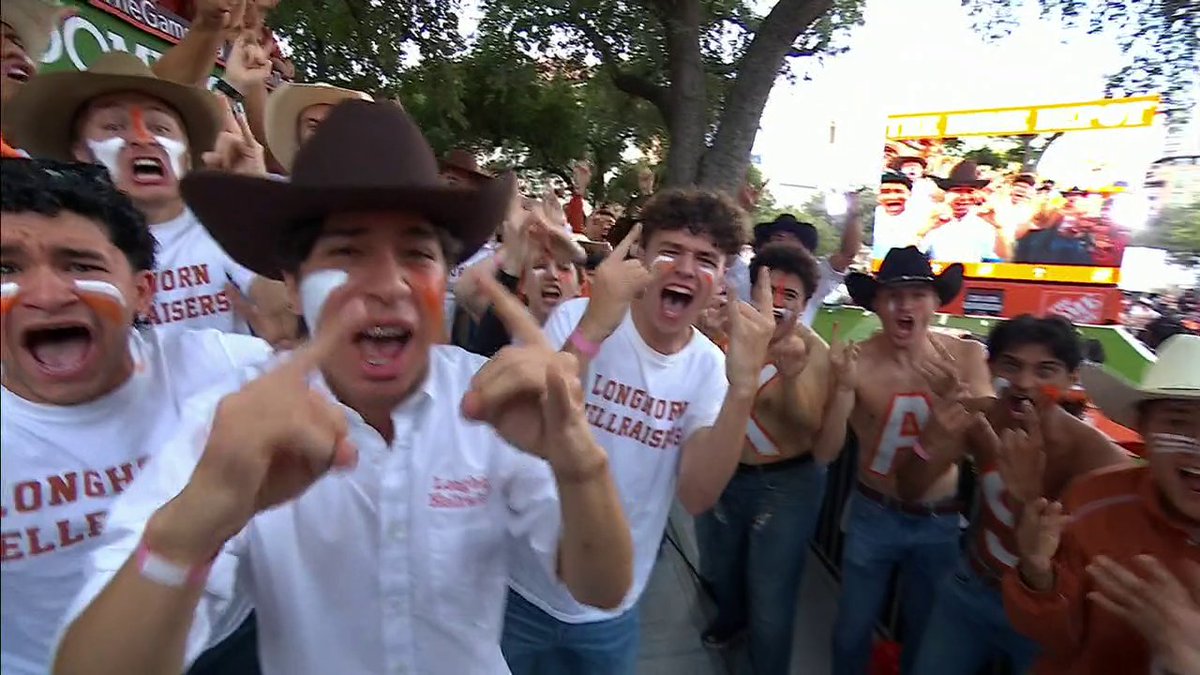 COLLEGE GAMEDAY IS IN THE HOUSE AND AUSTIN SHOWED OUT 🗣️