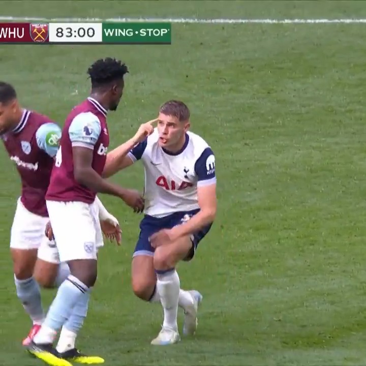 Mohammed Kudus was shown a RED CARD following this incident with Tottenham's Micky van de Ven. 🟥