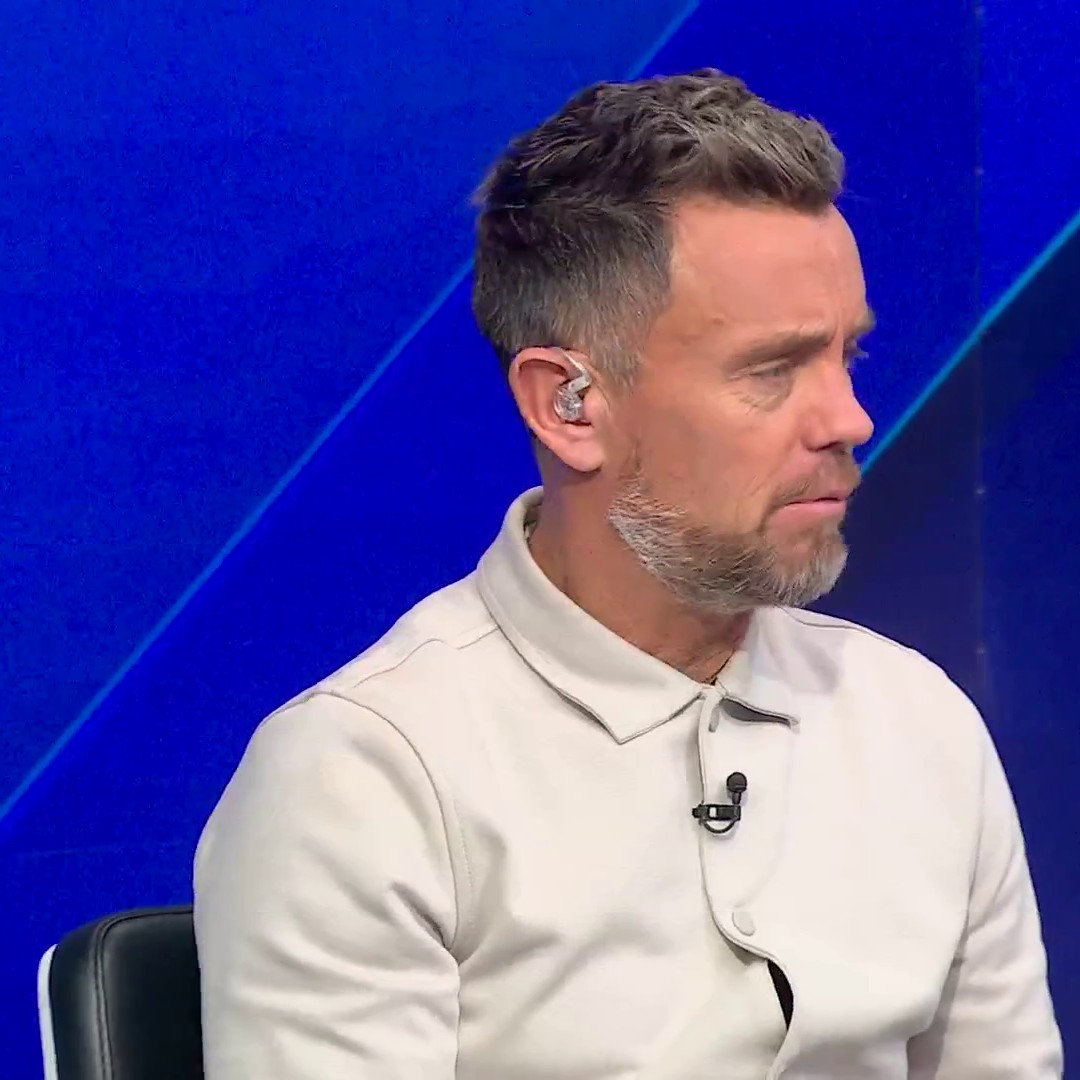 "I'm shocked he's still in a job" 🗣 Lee Hendrie gives his thoughts on Erik ten Hag and Manchester United 😳