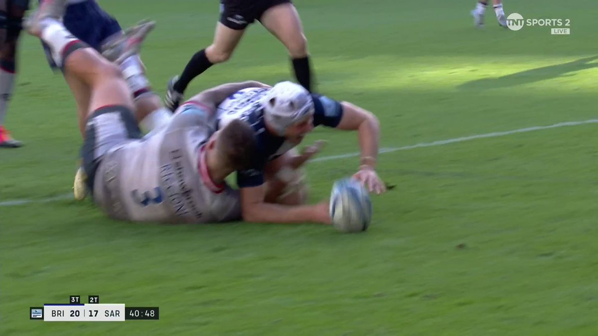 🐻 TRY OF THE SEASON CONTENDER! Gabs Ibitoye doing what he does best. Bristol playing superb rugby at Ashton Gate.