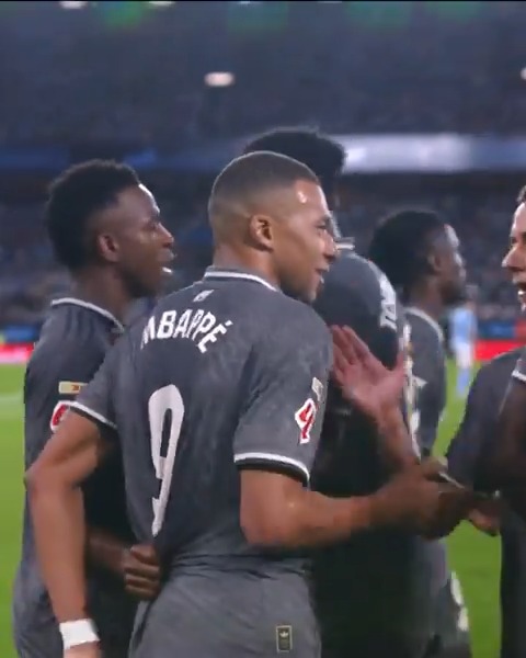 🚨 RECORD ! Kylian Mbappé 🇫🇷 devient le premier joueur français de l’Histoire à atteindre la barre des 30 buts lors de 4 années consécutives avec un club du Top 5 européen ! ⚽️🔥 📊 Stats Foot