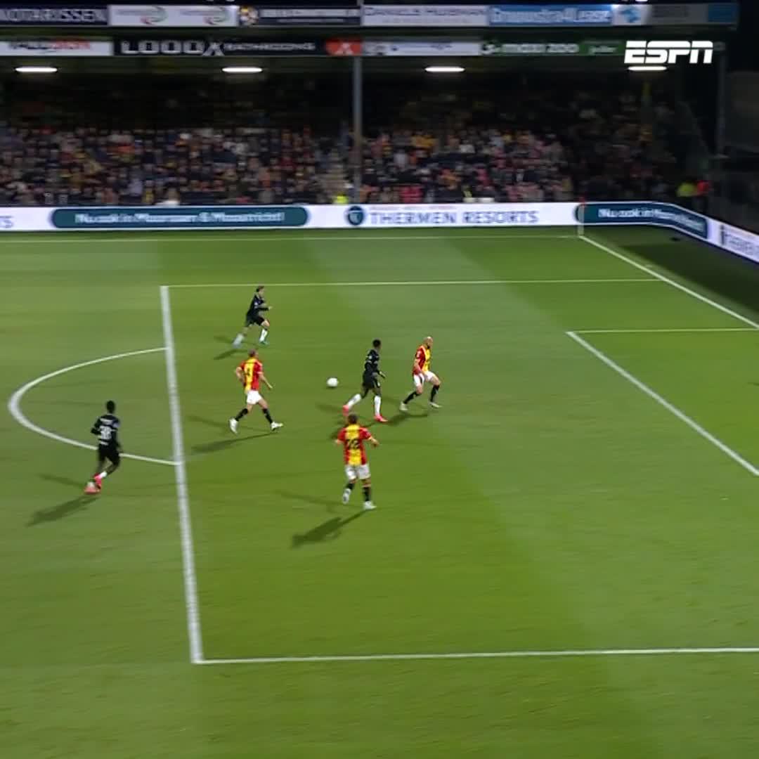 Wat een prachtaanval van Feyenoord 🤤 #GAEFEY