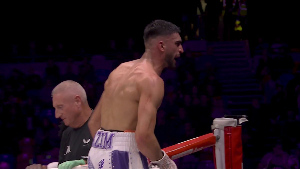 AZIM STOPS DAVIES 💥 A VICIOUS left hand from Azim forces the towel from Davies' corner 👊 #AzimDavies | Live Now