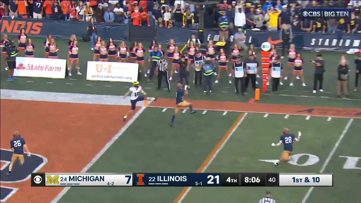 Picked off by the Illini 😱 Matthew Bailey makes the play for Illinois Football 🤝 #B1GFootball on CBS 📺