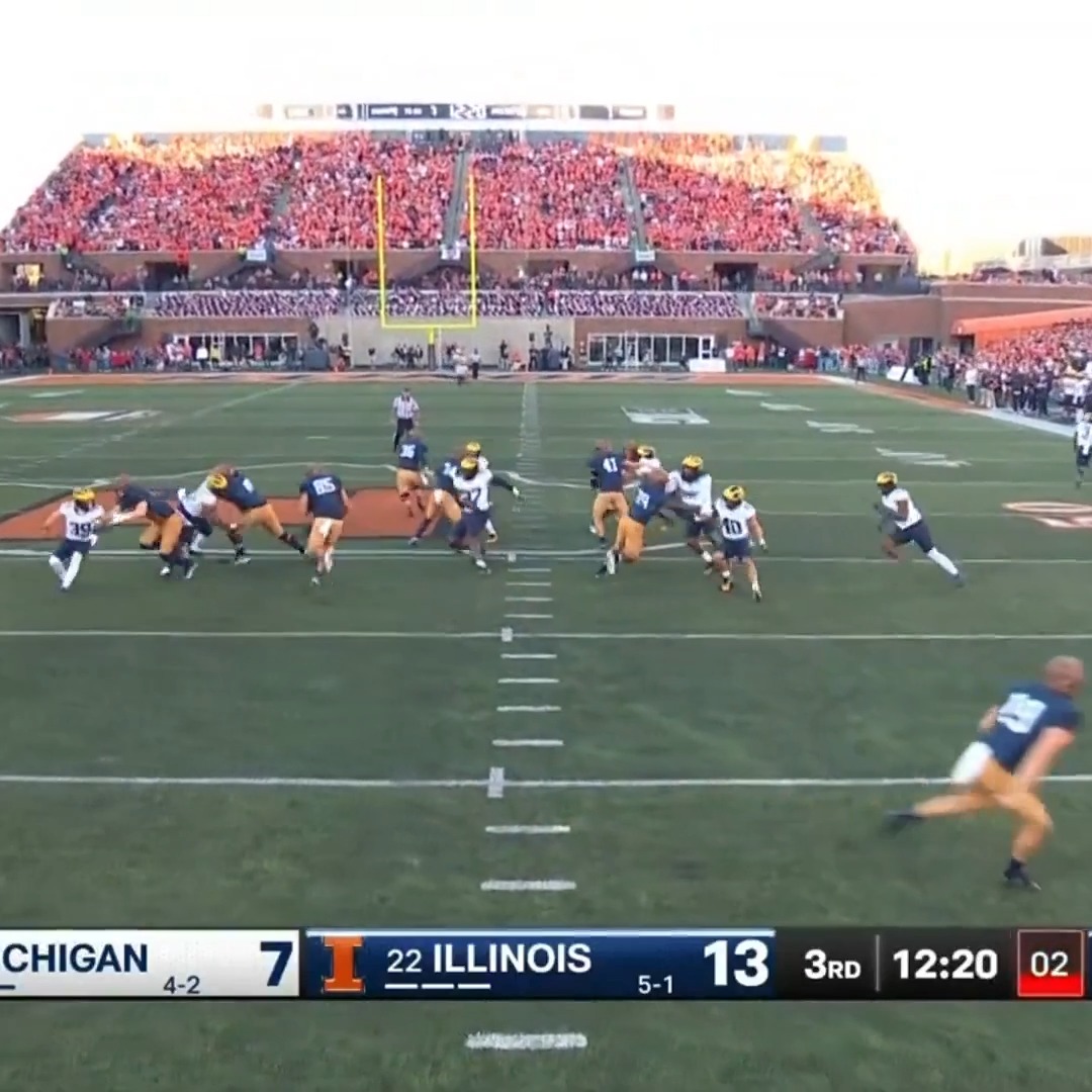 This fake punt had everyone fooled. 🤯 📺 on CBS