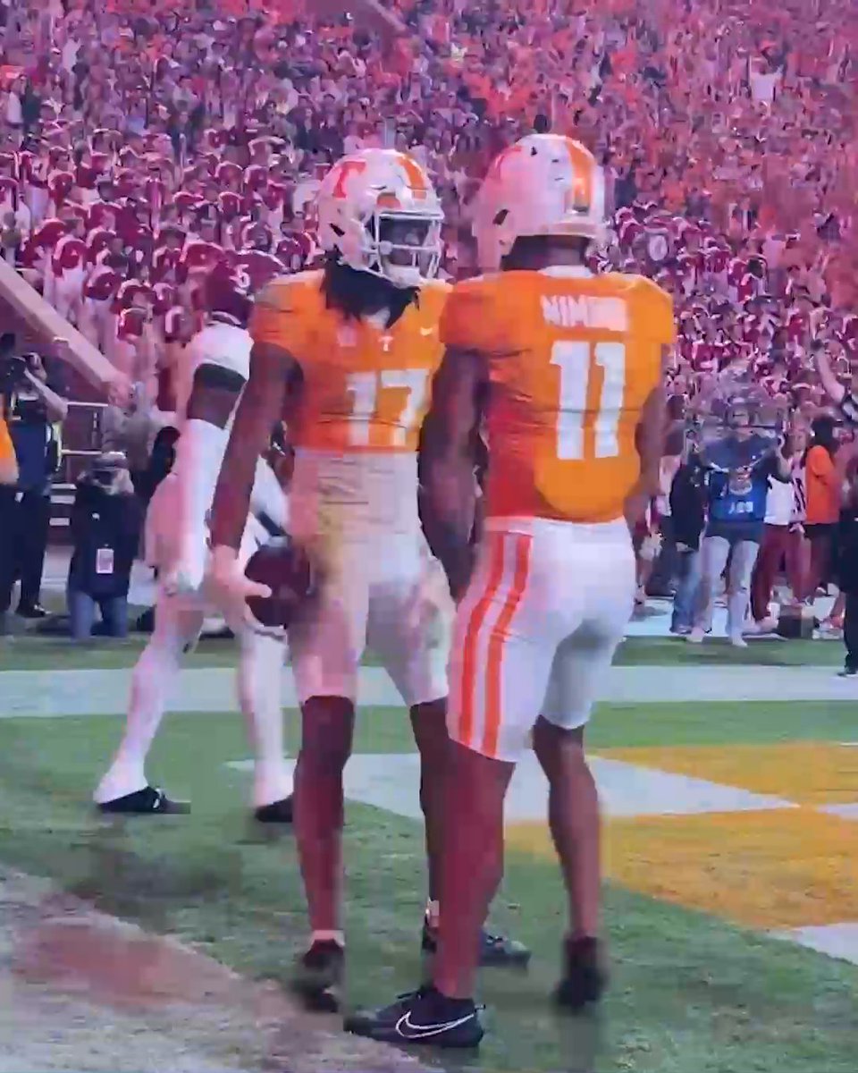 NICO TO BRAZZELL FOR THE LEAD IN THE 4TH 🔥🔥 Tennessee Football