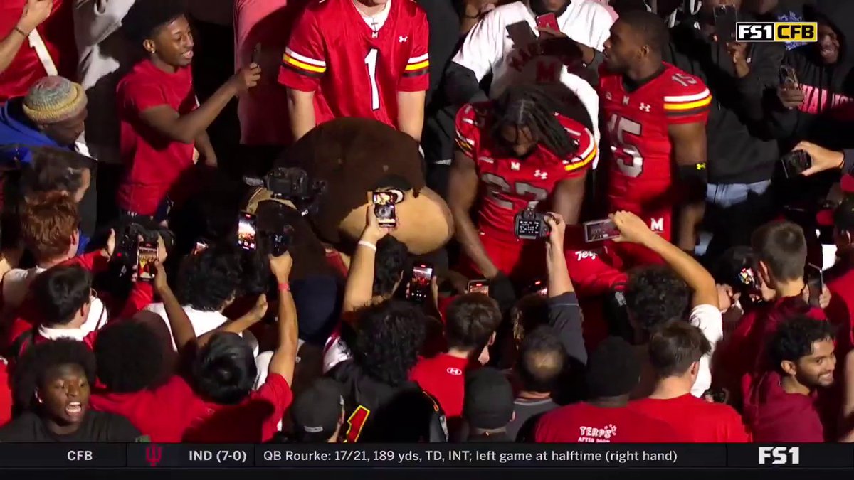 WE GOT A FIELD STORM IN MARYLAND ⚡️🔥 Maryland Football