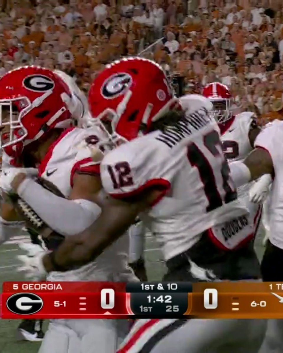 WHAT A HIT ON QUINN EWERS BY DAYLEN EVERETTE 😳 GEORGIA FORCES THE FUMBLE AND WOULD GO ON TO SCORE 🔥