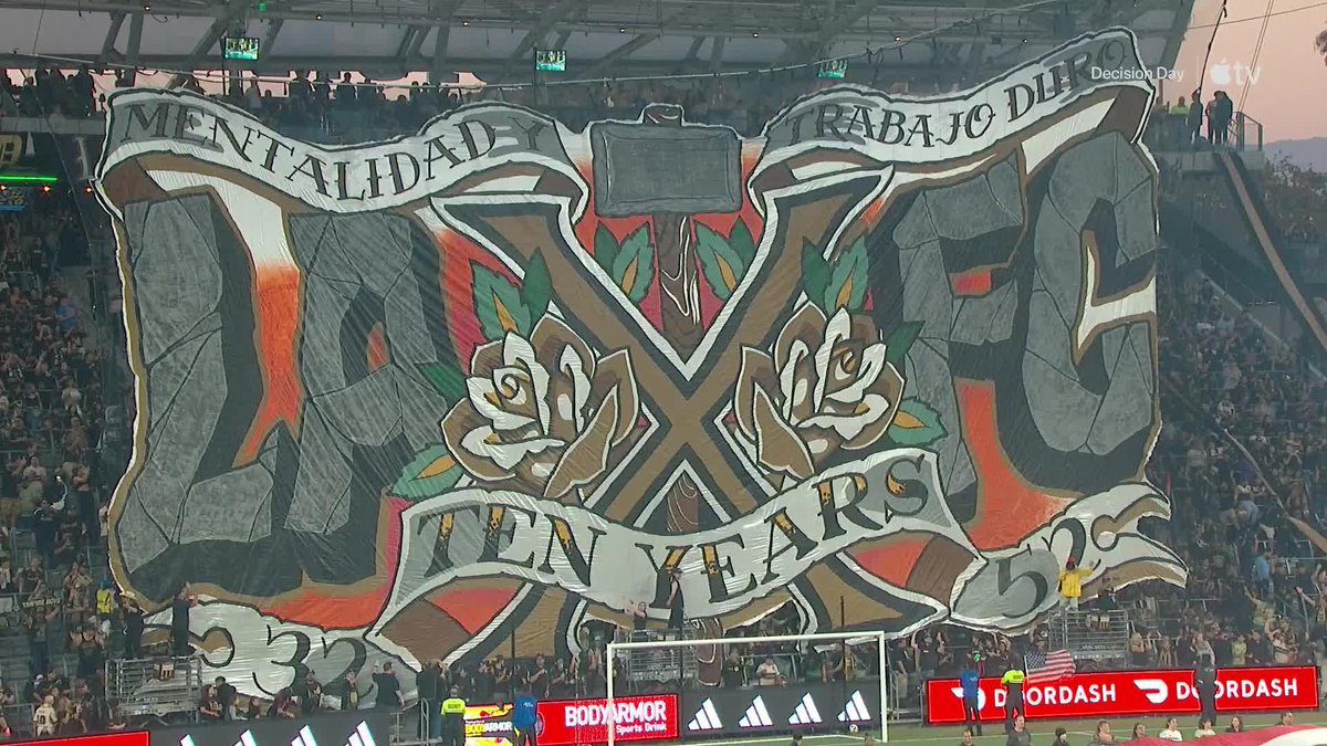 10 years. Epic TIFO from the The 3252 ⭐️.
