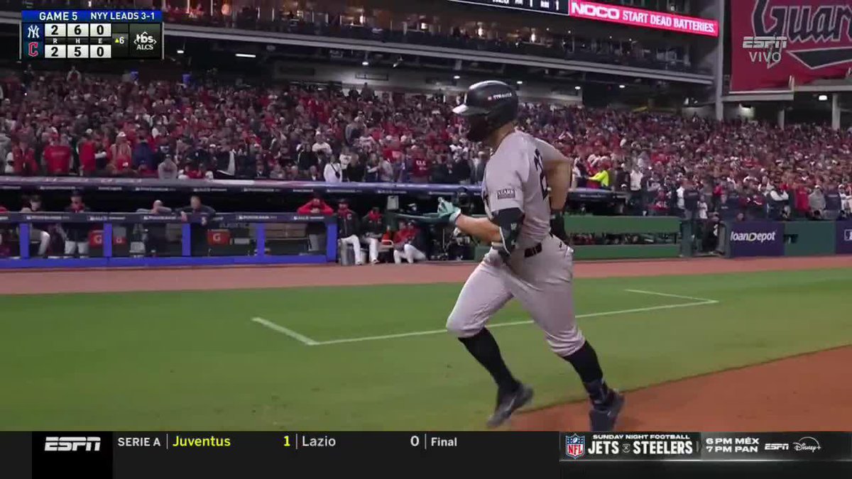 🔥 ¡STANTON! 🔥 Giancarlo aprovechó un slider al centro y conecta cuadrangular de dos carreras. 16 HR con los Yankees en playoffs #MLBxESPN