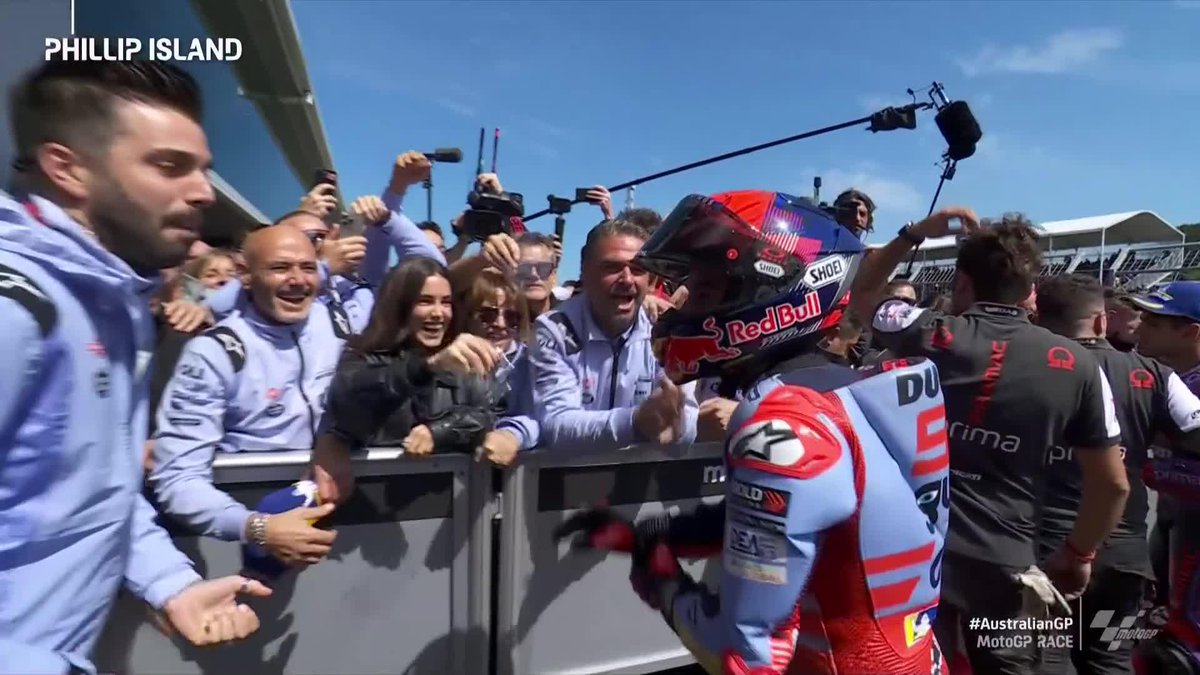 The Gresini Racing team are waving tear-offs in Marc Márquez's face! #AustralianGP 🇦🇺