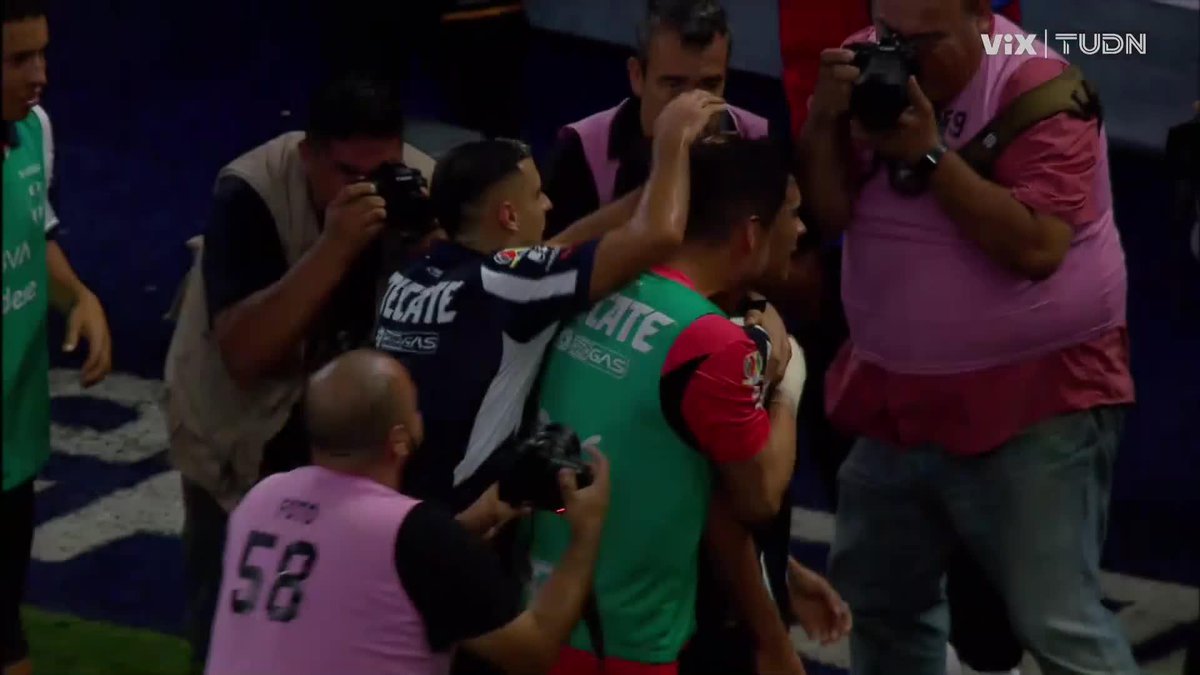 No mames qué golazo de Fimbres, 19 años tiene el morro y ya metió doblete con Rayados en el clásico regio