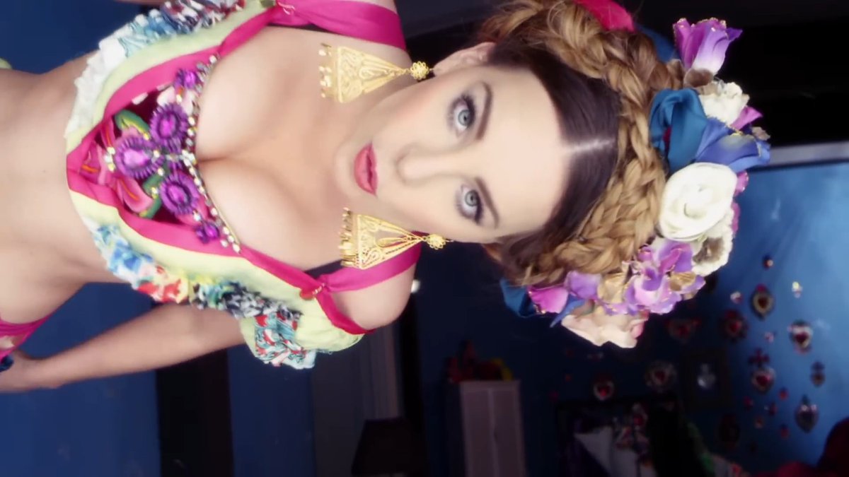 Cuenta la leyenda que jamás una girl pudo servir un pop igual de rico que Belinda y su “en la oscuridad “ 🫦