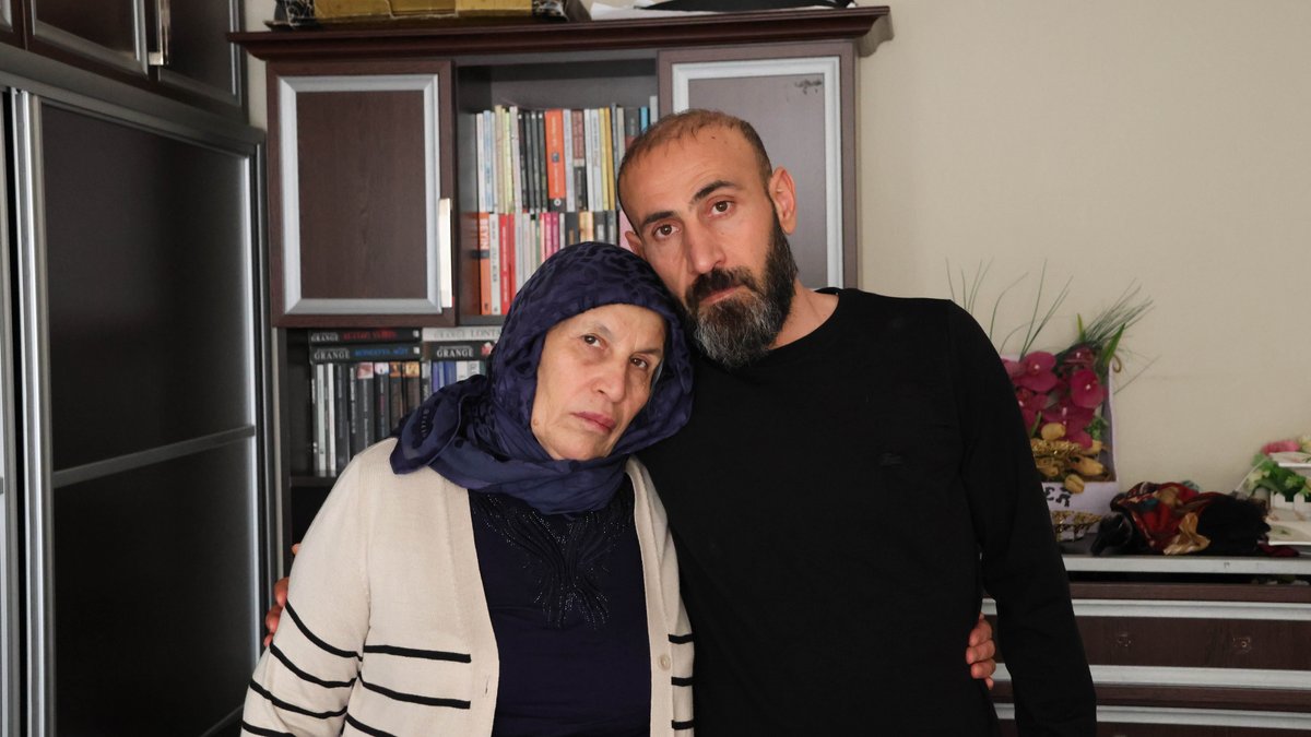 ŞENYAŞAR AİLESİ 6 YIL 4 AY SONRA TAZİYE KURACAK Şenyaşar ailesi, Fadıl Şenyaşar'ın tahliye olmasıyla AKP'li İbrahim Halil Yıldız'ın koruma ve yakınları tarafından öldürülen Hacı Esvet, Celal ve Adil Şenyaşar için 6 yıl 4 ay sonra taziye kuracak