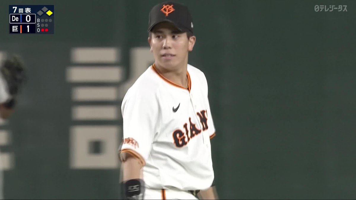 ／ 熱い声援がこだまする ＼ 強烈な打球もなんのその #門脇誠 好捕からのバックホーム ⚾プロ野球（2024/10/20) 🆚巨人×DeNA 📱Live on DAZN #DAZNプロ野球 #ここがMAX #giants