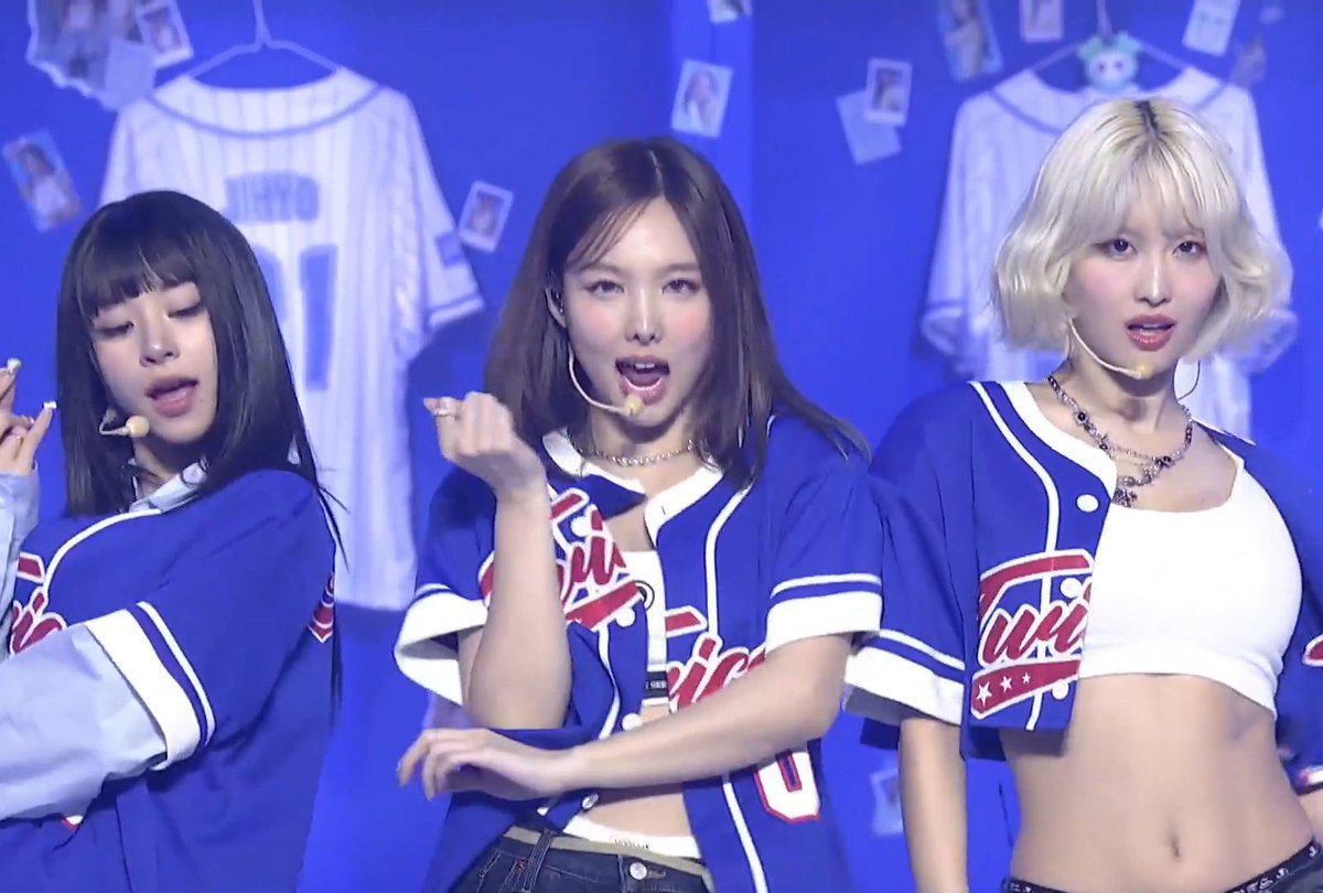 NAYEON MOMO CHAEYOUNG HELLO UNIT STAGE