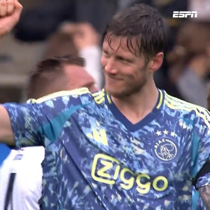 Wout Weghorst heeft slechts vier minuten nodig om te scoren!👏 #heraja