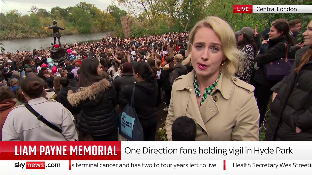 One Direction fans are attending a memorial for Liam Payne in Hyde Park this afternoon. Sky's Alice Porter reports live from the vigil in Central London ⬇️ 📺 Sky 501, Virgin 602, Freeview 233 and YouTube