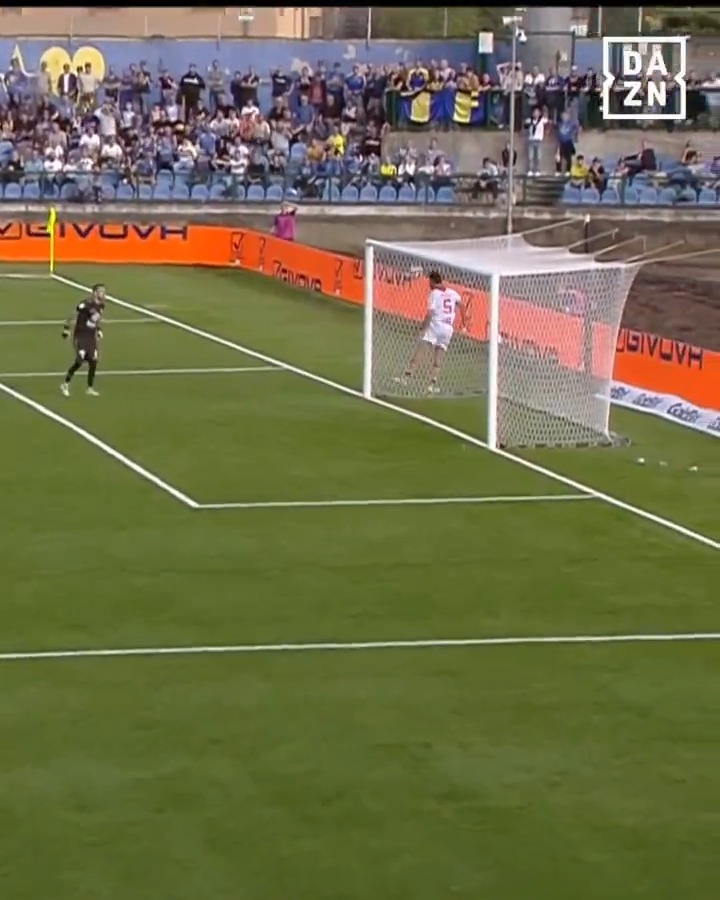 Ma cosa ha fatto Redolfi? Salvataggio incredibile ๐ฒ #SerieBKT #DAZN