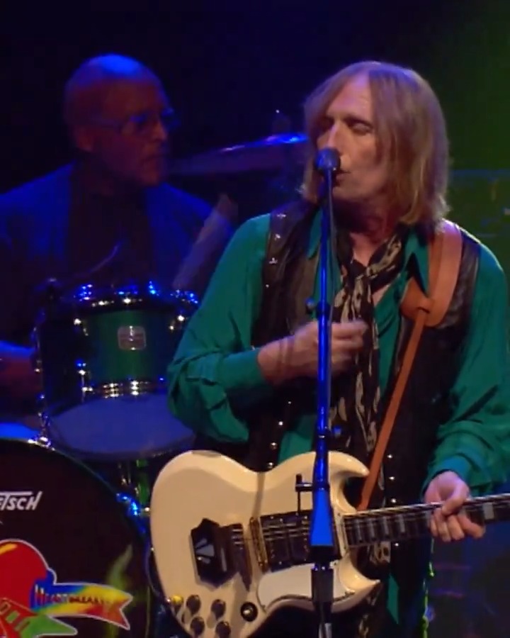 Today, we remember Tom Petty on what would’ve been his 74th birthday ❤️ Let’s celebrate him with this incredible performance of 'Stop Draggin' My Heart Around' alongside Stevie Nicks 🎶