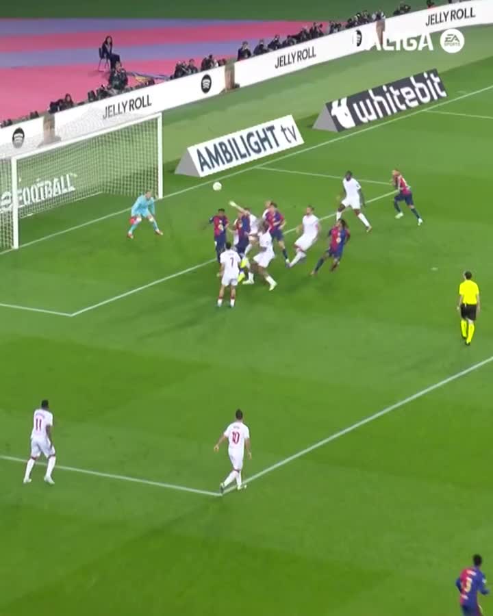 Lamine ... but ... how? 😳 #LaLigaHighlights