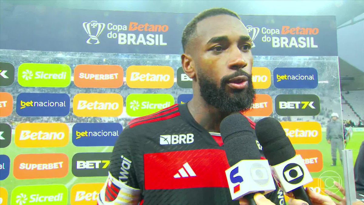 "Bruno Henrique acertou o Matheuzinho sem querer, mas sem querer também é falta. Triste por ele, mas eu disse para ele que a gente ia buscar a classificação por ele, porque ele merece e luta por nós sempre." 🎙️ Gerson. 🎥 TV Globo 📺 | ge