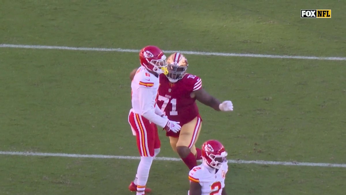 🚨BREAKING: A #Chiefs defender PUNCHED #49ers tackle Trent Williams IN THE HEAD. Williams was ejected by the refs, and Kansas City was NOT PENALIZED at all. WILD.