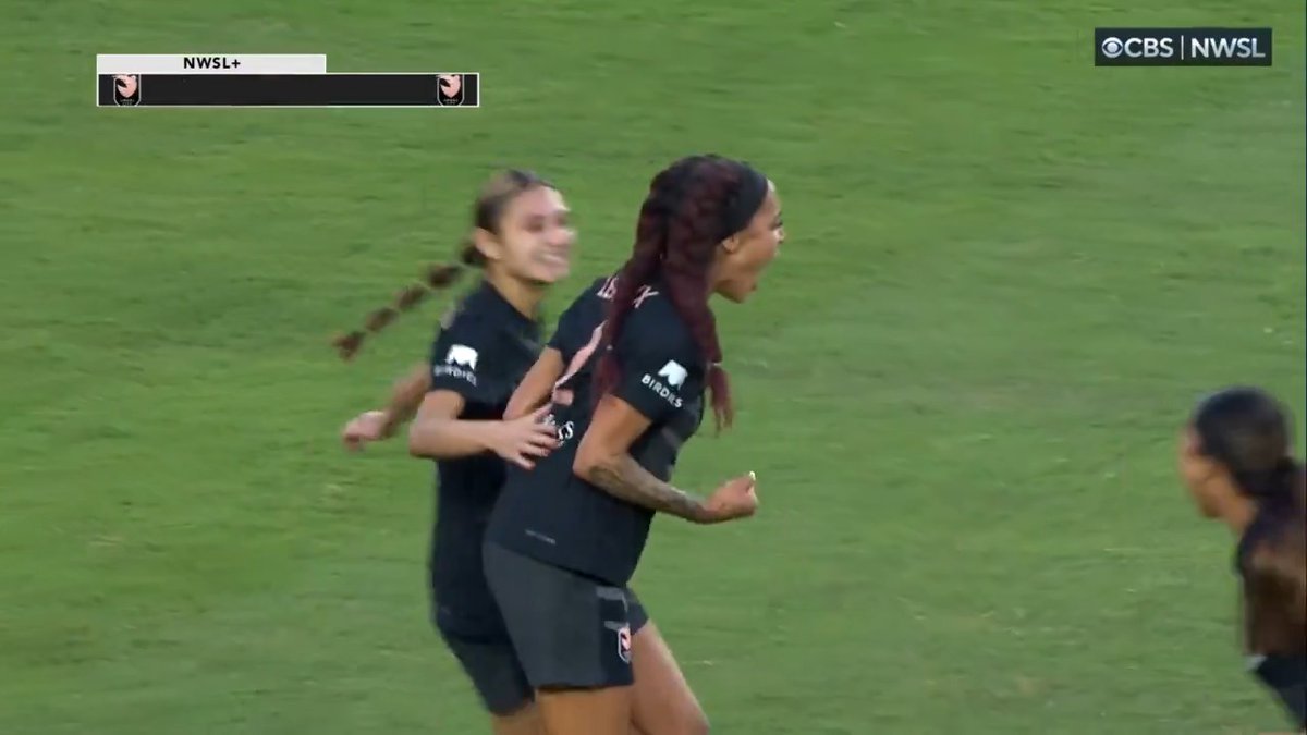 STOP WHAT YOU’RE DOING AND WATCH THIS OFF-THE-CHEST VOLLEY FROM SYDNEY LEROUX. WORLD-CLASS FINISH 🤯🙌 🎥 National Women’s Soccer League