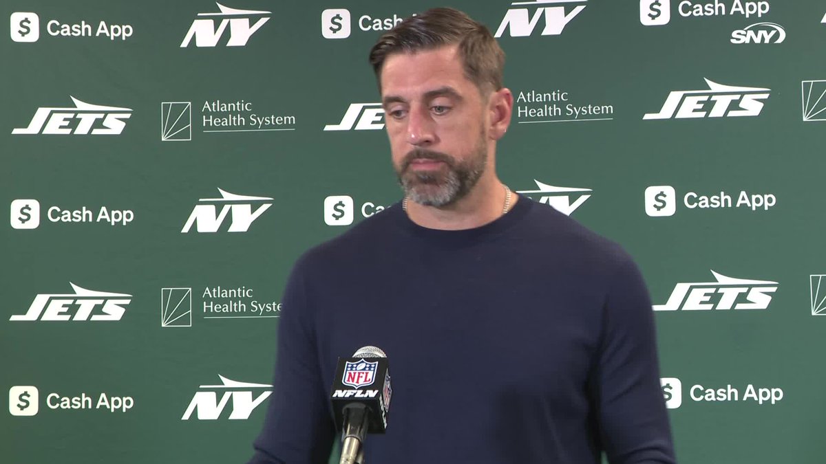 Aaron Rodgers when asked how to keep the belief in the locker room: "Stop listening to you guys, number one." 🎥: Jets Videos