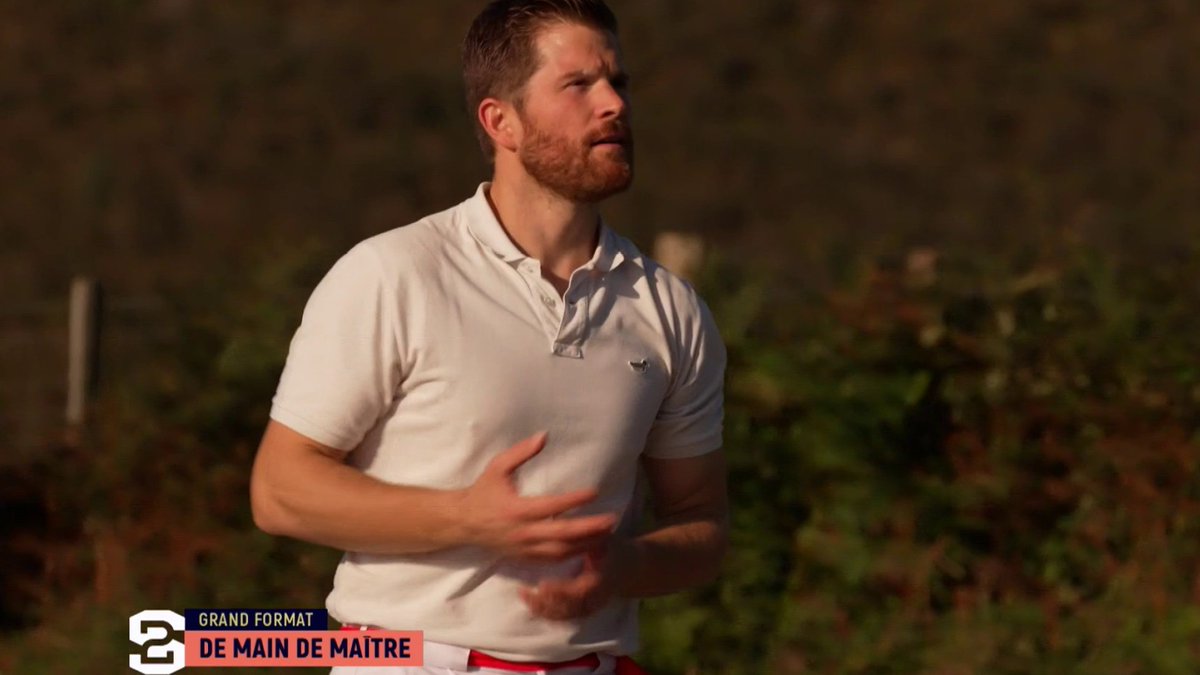 #Stade2 | Baptiste Ducassou, de main de maître Dans ce grand format, l'un des meilleurs joueurs du monde de pelote basque à main nue nous raconte son quotidien chargé au pays basque, entre entraînements, compétitions et responsabilités professionnelles.