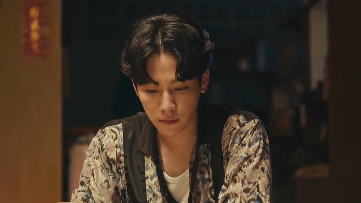 ความใกล้ชิดของแจ็คกับโรเซ่ ทำให้โจ๊กรู้สึกว่าตัวเองเป็นส่วนเกิน คืนนี้ #.JACKANDJOKEREP7 JACK&JOKER U STEAL MY HEART ทำไมต้องเป็นเธอทุกที . #JACKANDJOKER ทุกวันจันทร์ เวลา 22.30 น. ดูทีวีกด33 ดูมือถือกด3Plus ออนไลน์ :