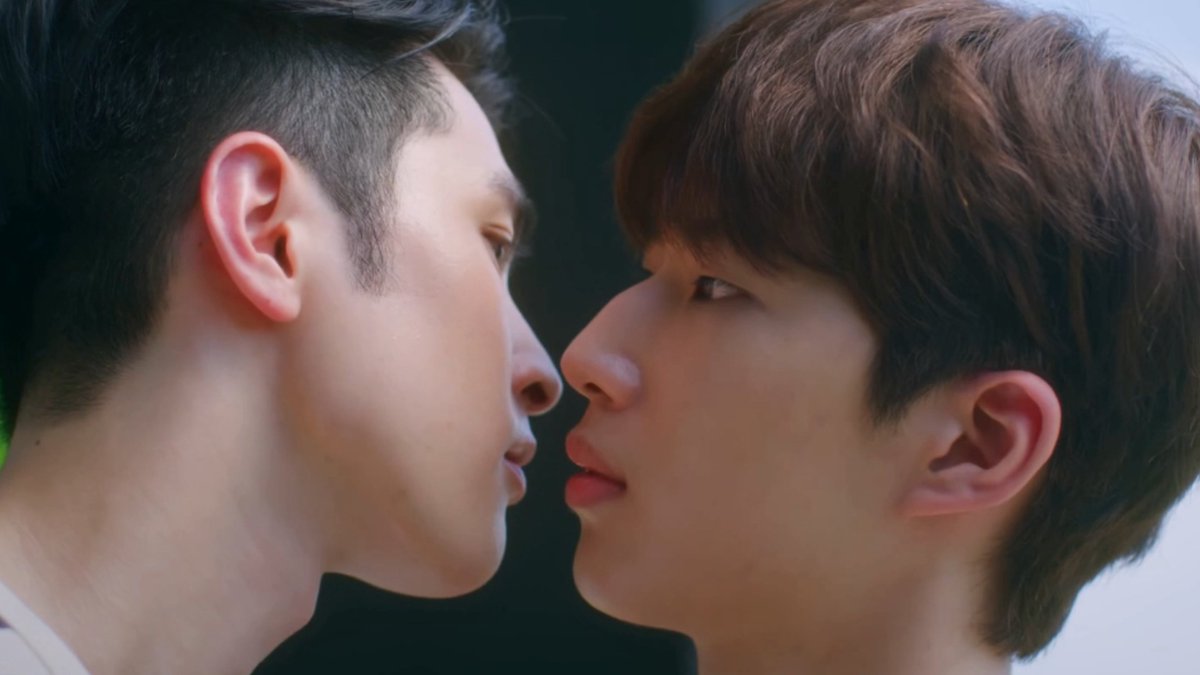 When a second-generation heir falls for his hearing-impaired caregiver, and his assistant gets entangled with a gangster, what kind of love story will unfold? Lin Pei Yu’s #SeeYourLove #看見愛 premieres October 23, every Wednesday at 8 PM GMT+8 on GagaOOLala.