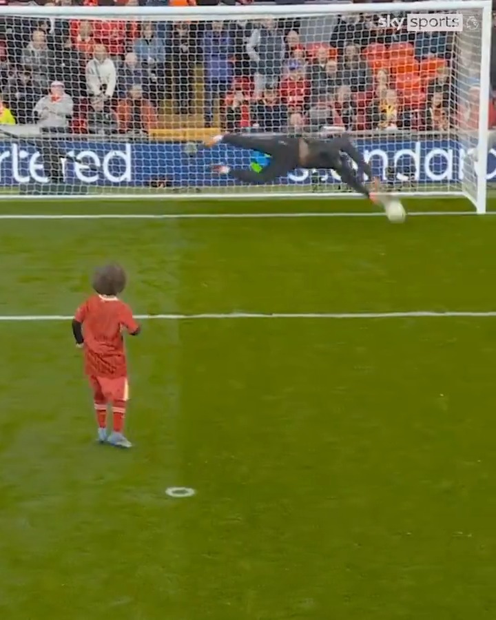 David James turned into the villain as he saved TWO penalties from a young fan at half-time yesterday 😮🧤
