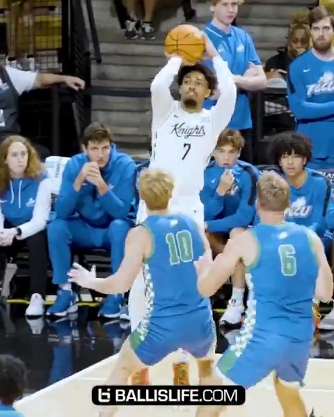 Dior Johnson &amp; Mikey Williams' first buckets at UCF Men’s Hoops 🌴