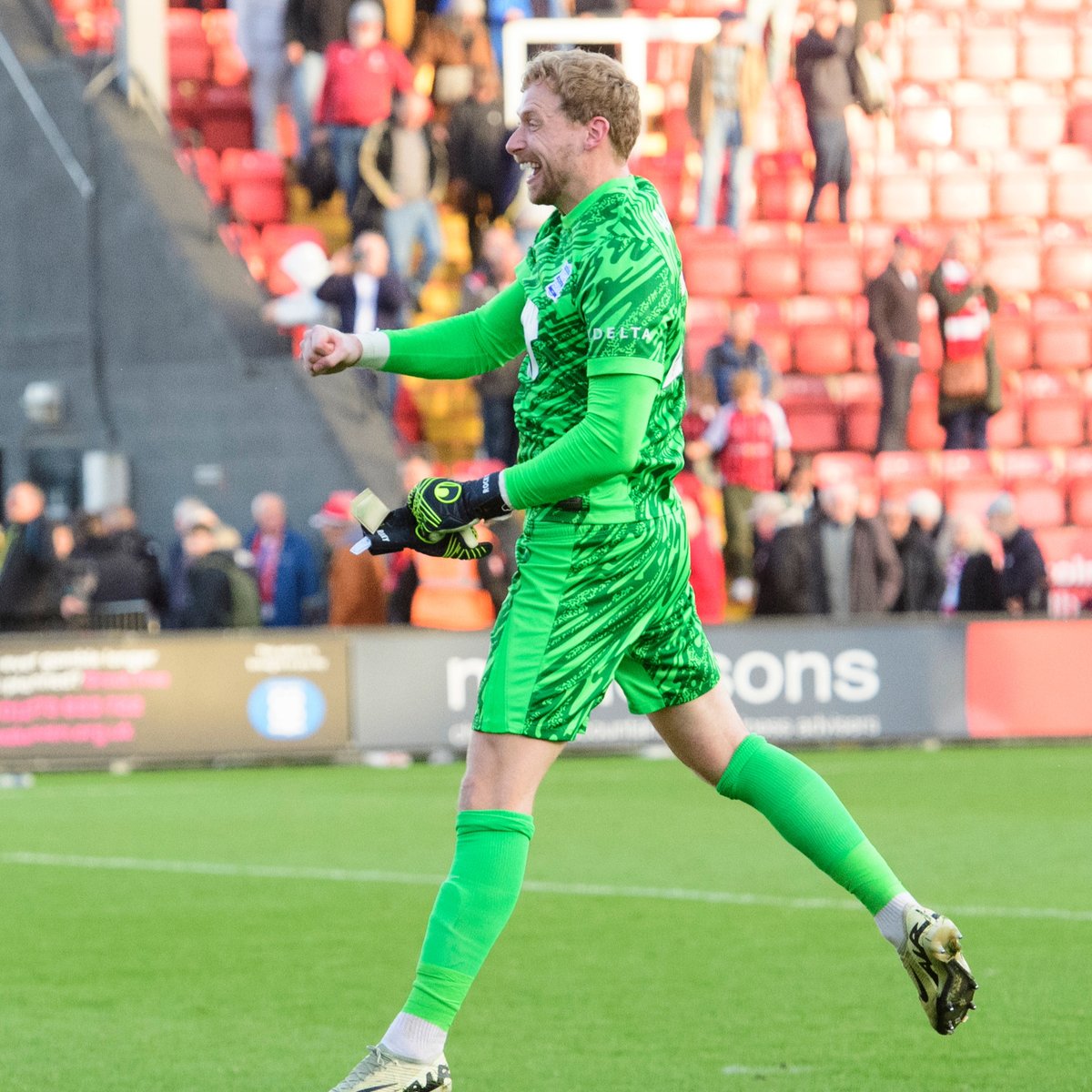 You're 3-1 up with minutes to go. A normal GK: I'll just clear my lines Ryan Allsop: