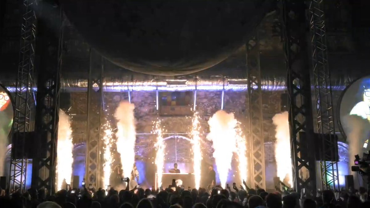 Real life finally arrived at ApeFest Lisbon's Full Moon Party. Thanks to @frenchmontana and DJ Pee .Wee aka Anderson .Paak for bringing the vibes all night long.