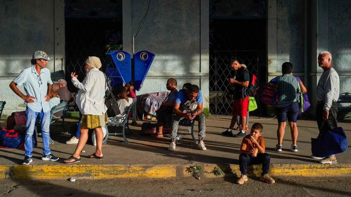 'Huge humanitarian crisis' Hurricane Oscar hit Cuba amid an island-wide power outage. Amalia Daché, Ph.D. joins José Díaz-Balart to explain more on how the Cuban regime is mismanaging resources and "heightening" the social, political and economic discontent.