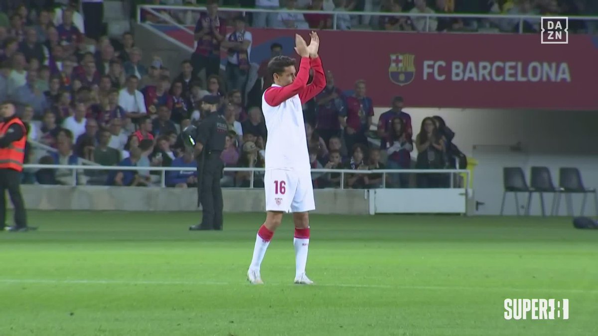 La ovación de todo Montjüic a una leyenda del fútbol español. A Jesús Navas. #Super8