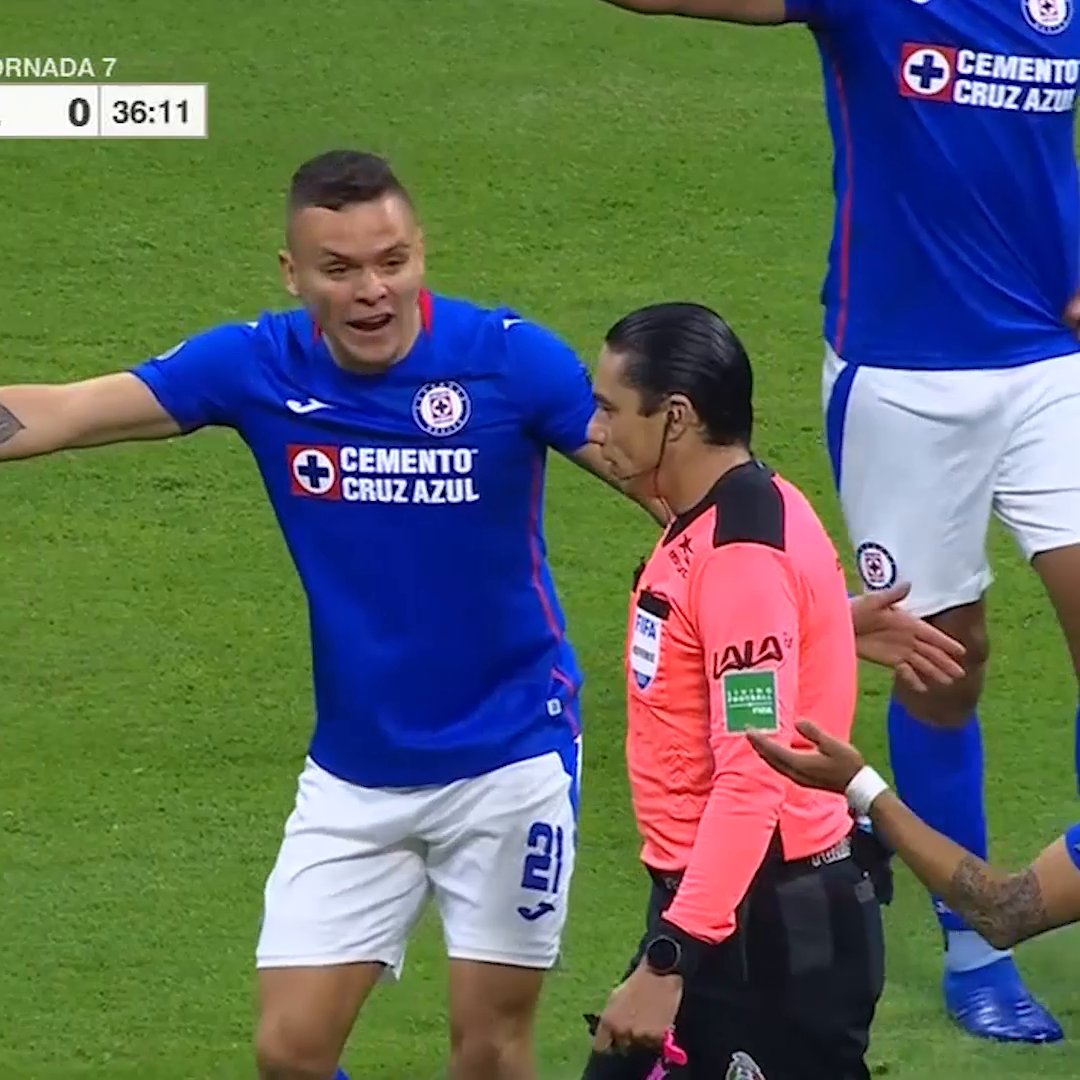 What is the referee doing? 😭