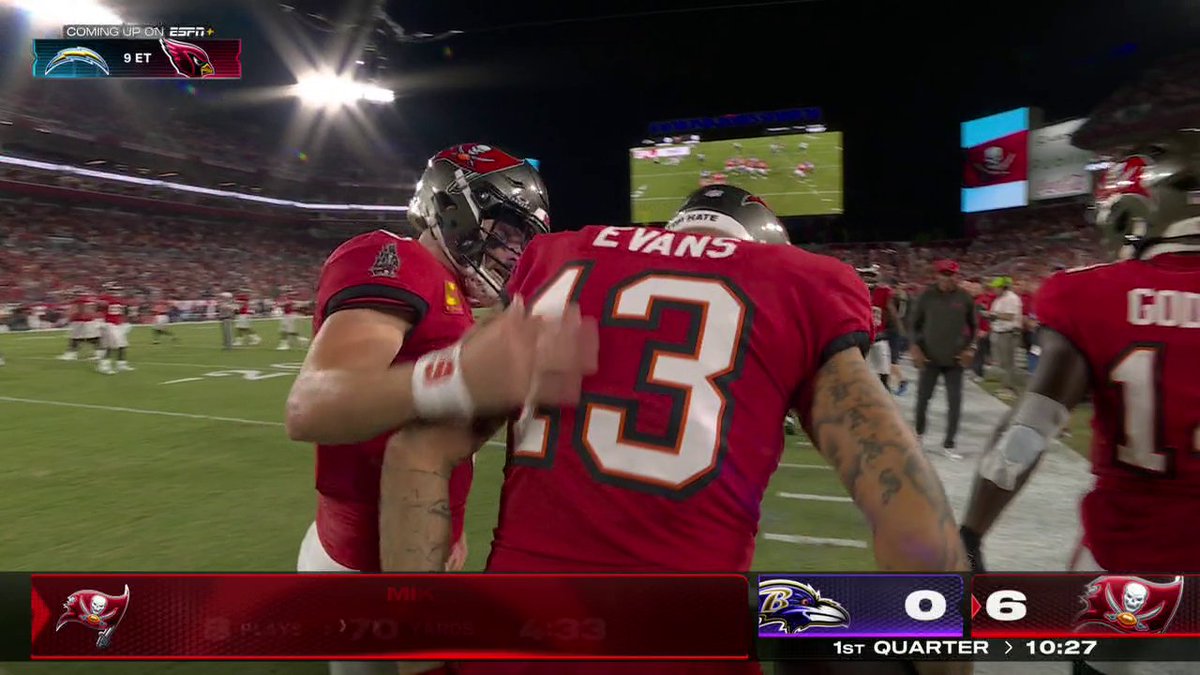 MIKE EVANS WITH HIS 100TH CAREER RECEIVING TOUCHDOWN TO OPEN THE SCORING ON MNF 🔥