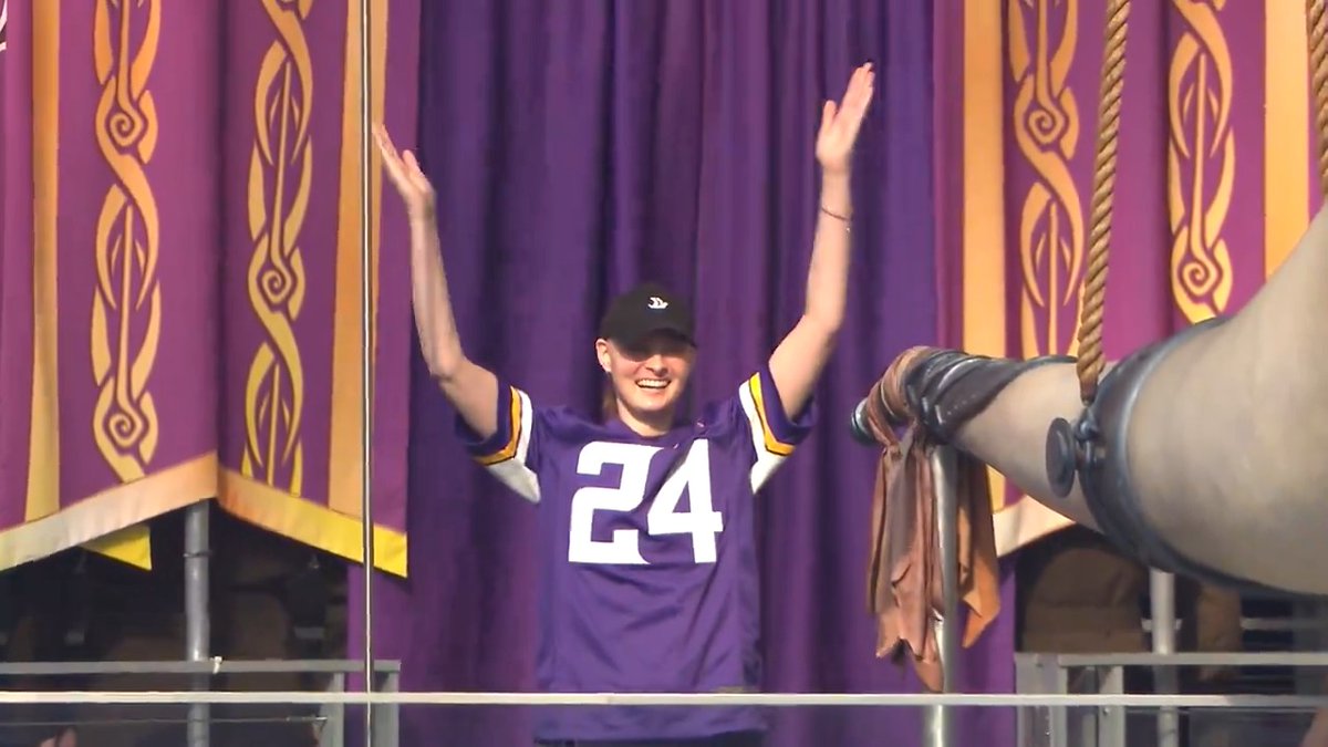 #Vikings employee Jen Tomashek led the Skol Chant and sounded the Gjallarhorn prior to yesterday's #CrucialCatch game. Tomashek, who recently completed chemotherapy treatments, has been an inspiration for all of us. 💜💛