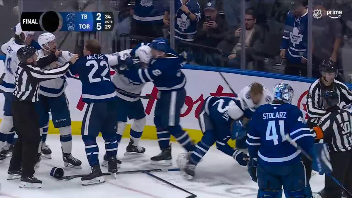END OF GAME FIREWORKS BETWEEN THE LEAFS AND BOLTS 🎆