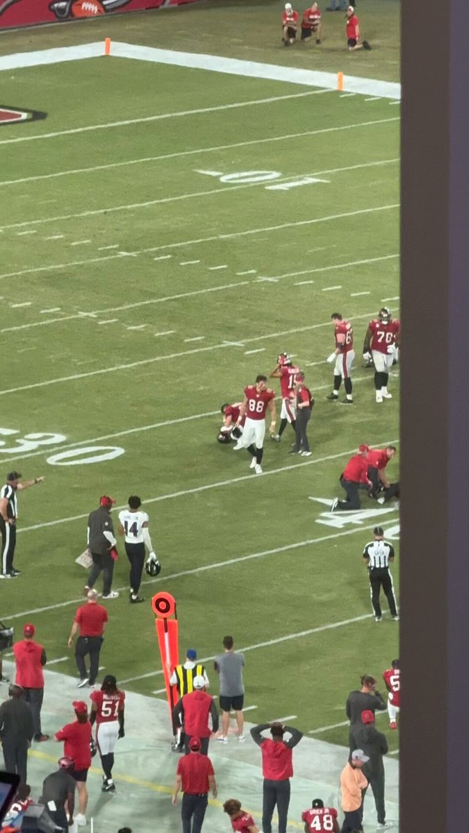 Baker Mayfield and teammates are praying for Chris Godwin after suffering an injury late in the game. Cart is coming out. #Bucs