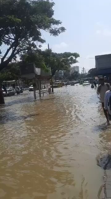 Sarjapur Road at Wipro Junction right now! Water is so much that ministers will get away with blaming nature's fury and won't do anything here! 🥲 #BengaluruRain