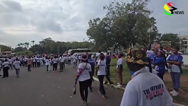 NPP supporters make their way to parliament ahead of today's sitting #3NewsGH