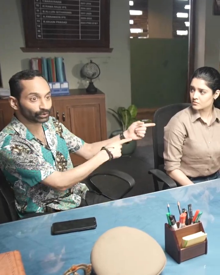 Ritika shares her experience about working alongside Fahadh Faasil in VETTAIYAN 🕶️ Catch their captivating on-screen chemistry lighting up cinemas near you! 🤩 #VettaiyanRunningSuccessfully 🕶️ in Tamil, Telugu, Hindi & Kannada! Rajinikanth Amitabh Bachchan Gnanavel Anirudh Ravichander Lyca Productions #Subaskaran GKM Tamil Kumaran #FahadhFaasil Rana Daggubati @ManjuWarrier4 Abhirami Ritika Singh Dushara S.R.Kathir ISC Kadhirr Philomin Raj AnbAriv #DineshMaster Sony Music South India Red Giant Movies Sun TV RIAZ K AHMED V4U Media AIM PRO #Vettaiyan 🕶️ #வேட்டையன் 🕶️ #VettaiyanTheHunter 🕶️