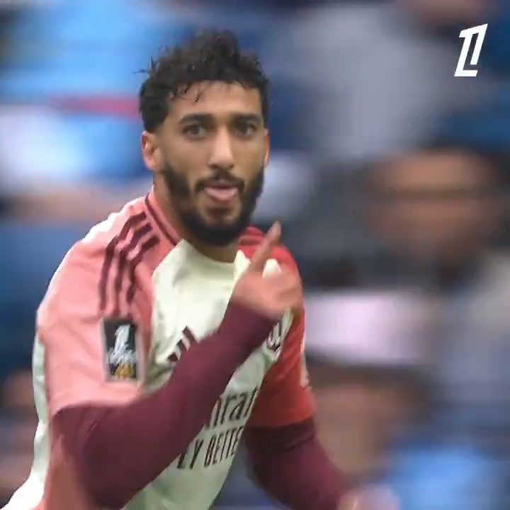 La relance de Lucas Perri sur le but de Benrahma au Havre. 🤯🦁