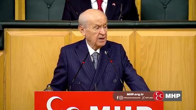 Yapılan hiçbir ihanet, hiçbir kötülük kimsenin yanına kalmaz, yarına da bırakılmaz. FETÖ elebaşına bile dünya kalmadı, kendi topraklarında, casusluk eğitim aldığı ülkesinde Allah’a hesap vermek üzere öldü gitti. Dileğim Allah’ın azabıyla kahrolması, hıyanetini, müşrik ve münafık emellere hizmetinin bedellerini tek tek ödemesi, cehennemde ebediyyen yanmasıdır.