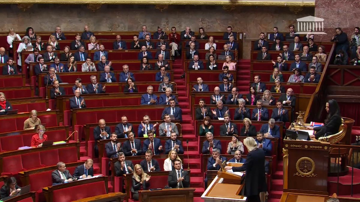 Nos choix et nos propositions, soutenus par le vote de onze millions de Français, sont sur la table. Il n'est évidemment pas trop tard pour revoir votre copie, nous espérons vous en convaincre pour ne pas être obligés de vous y contraindre.